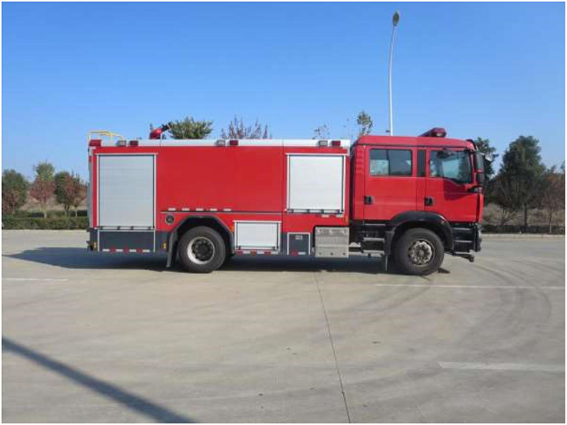 國六8噸汕德卡泡沫消防車